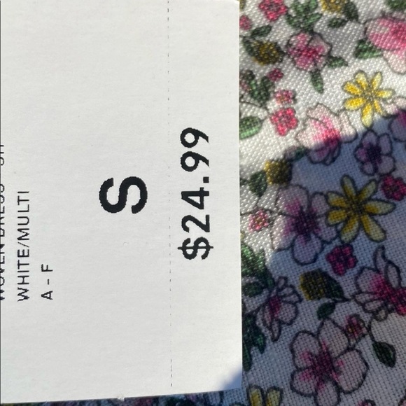 White dress with flowers from Forever 21 - Picture 4 of 4